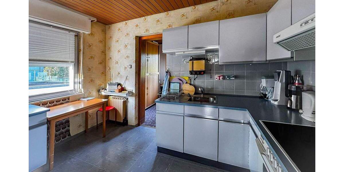 Ein- Zweifamilienhaus - Doppel- & Einzelgarage - Garten - FREIGEZOGEN 9 zimmer