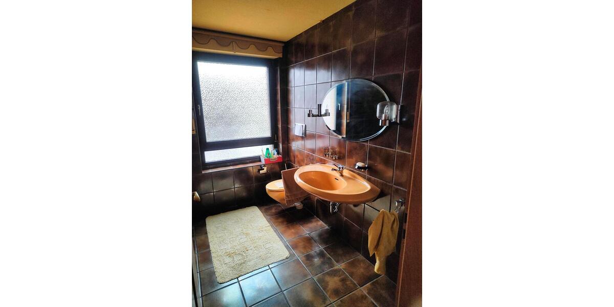 Einfamilienhaus mit Garten und Garage innenstadtnah 7 zimmer