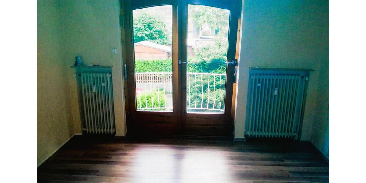 Wohnhaus mit aktuell zwei Wohnungen, einem Gästezimmer und Keller zimmer