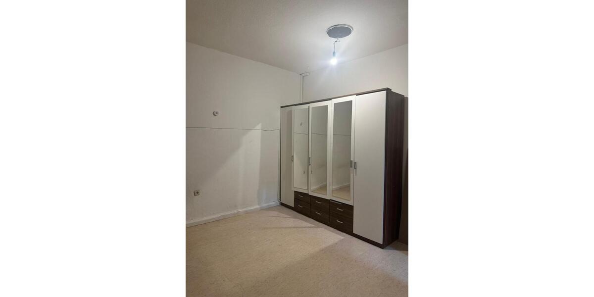 3 Einzelzimmer mit WG Küche und Badezimmern, bereit für vermieten 3.5 zimmer