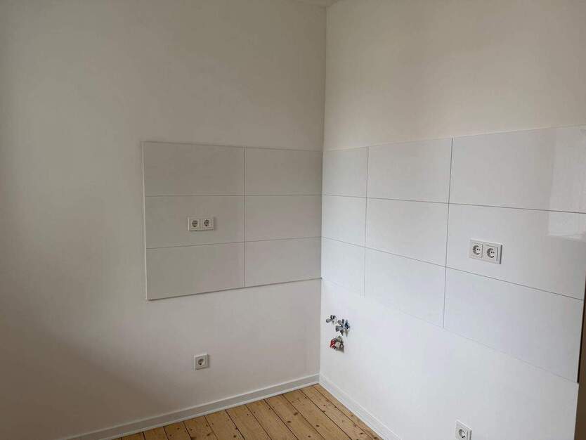 Renovierte, teilsanierte Wohnung mit zwei Zimmern in Duisburg-Neudorf 2 zimmer