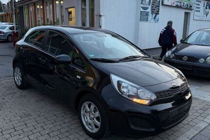 Kia Rio 146.000 km 3.990 € Essen 45143