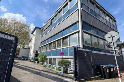 Geräumige Büro Praxisfläche im EG zimmer