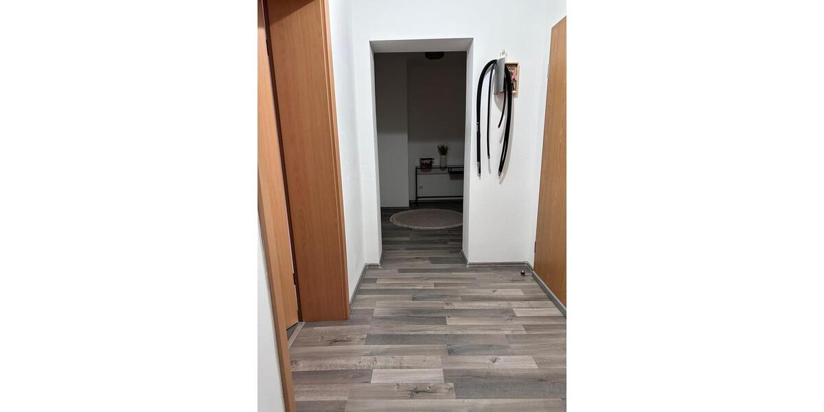 Helle Dachgeschosswohnung: 3 Zimmer plus Wohnküche, modernes Bad 3 zimmer